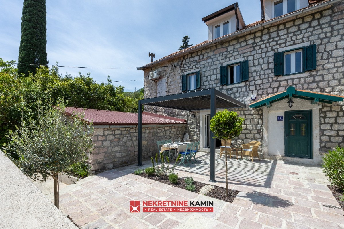 Renovated 300-Year-Old Stone House, 50 m from the Sea, Kamenari, Herceg Novi